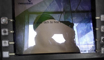 May ATM chi nha tien 20000 dong gay buc xuc