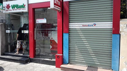 May ATM chi nha tien 20000 dong gay buc xuc-Hinh-5