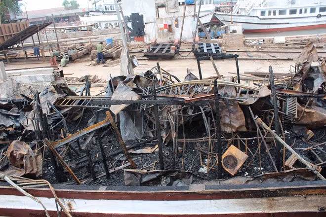 Sức nóng khiến các vật liệu bằng kim loại cũng bị biến dạng.