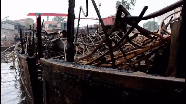 Ngay sau khi đưa khách và các thủy thủ đoàn lên bờ, con tàu đã được kéo về một xưởng sữa chữa tàu ở phường Hà Khẩu, TP.Hạ Long.