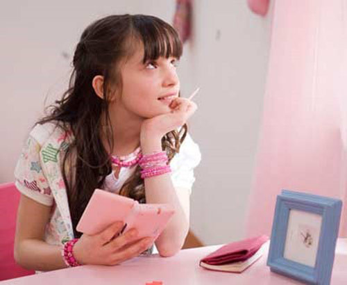 Kinh nguyệt ko đều. Kinh nguyệt không đều có thể là nguyên nhân của những căn bệnh cực kỳ nguy hiểm, ảnh hưởng đến khả năng sinh sản của chị em phụ nữ. Thông thường, chu kỳ nguyệt san của phaí nữ kéo dài từ 28-35 ngày. Nếu như vượt quá thời gian này mà bạn vẫn chưa có kinh nguyệt, hoặc có nhưng rất thất thường.