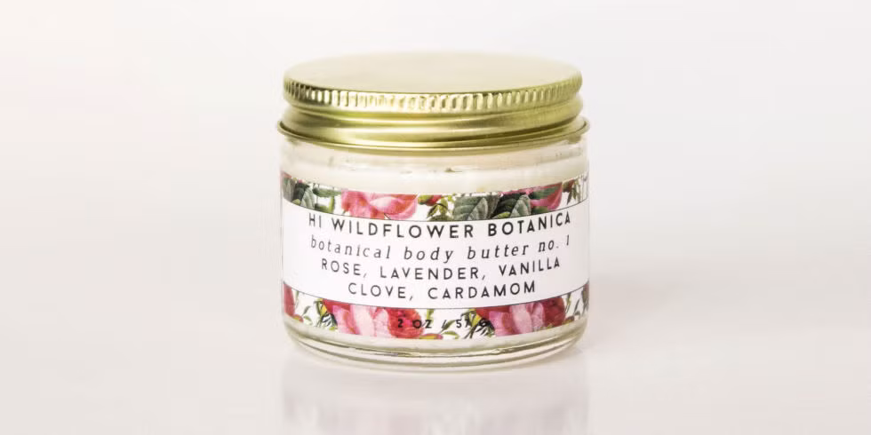  Kem dưỡng ẩm body. Tự thưởng cho mình khoảng thời gian thư giãn tuyệt vời sau khi tắm xong bằng cách bôi loại dưỡng body mới mềm mại, ẩm mịn.