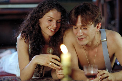 Những người phụ nữ Siberia thường dùng chính bản thân mình để chiêu đãi các lữ khách. Tuy nhiên, sau một đêm hoan lạc, vào buổi sáng ngày hôm sau, những cô gái này sẽ yêu cầu những du khách này phải dùng nước tiểu của mình để… súc miệng. Nếu như du khách nào đồng ý súc miệng thì họ sẽ coi là khách quý, còn nếu như ngược lại, họ sẽ trở thành kẻ thù của cả làng cô gái.