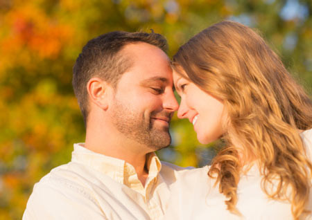 Luôn mỉm cười. Nụ cười của một người đàn ông khi trên giường sẽ mang đến sự thoải mái tối đa và cảm giác thân quen đối với phụ nữ. Chắc chắn không phải là những điệu cười thả ga mà là một nụ cười mãn nguyện như cảm ơn một ai đó đã mang nàng đến bên bạn.