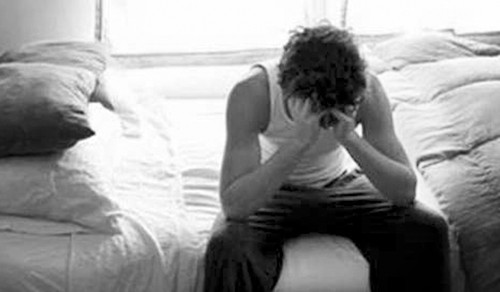 Một nguyên nhân khác mà rất nhiều nam giới mắc phải, dẫn đến xuất tinh ngược dòng đó là việc kìm nén xuất tinh. Trong quá trình giao hợp, vì muốn duy trì khả năng cương càng lâu càng tốt, quý ông thường cố gắng kiềm chế không xuất tinh.