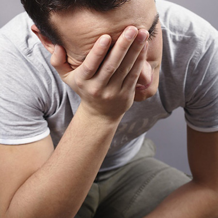 Ngoài ra, nam giới còn có khả năng đối diện với viêm tinh hoàn. Khi giao hợp bình thường, tinh hoàn, tiền liệt tuyến và các cơ quan khác trong trạng thái sung huyết. Nếu không xuất tinh, tốc độ phục hồi máu ở cơ quan sinh dục chậm rõ rệt, các mao mạch ở vách bên trong tinh hoàn có thể bị rách, dẫn đến viêm tinh hoàn.