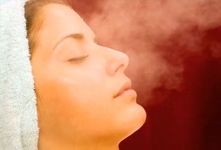 Hơi nước có thể làm lỗ chân lông nở ra nhanh chóng. Điều này không thực sự đúng. Bạn không thể ép lỗ chân lông nở ra hay đóng lại bằng nhiệt độ nóng hoặc lạnh. Hơi nước giúp làm sạch bụi bẩn trong các lỗ chân lông, nhưng chúng sẽ không dễ dàng nở ra hay đóng lại. Những sản phẩm chuyên trị có thể ngăn không cho lỗ chân lông trở nên lớn hơn, nhưng chúng không thể thu hẹp được lỗ chân lông.