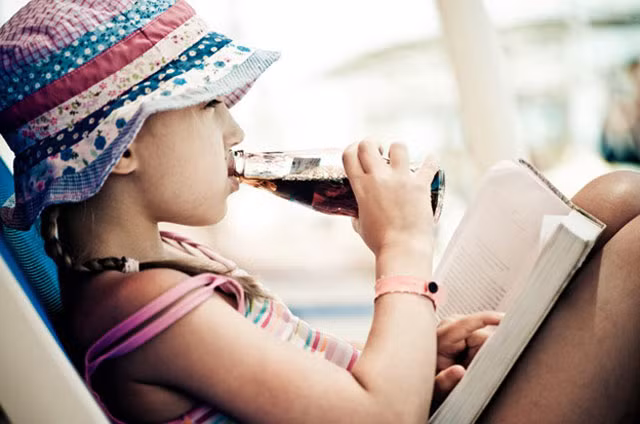 Tăng nguy cơ dậy thì sớm. Trẻ uống hơn 1,5 khẩu phần nước ngọt có ga mỗi ngày sẽ dậy thì sớm 2 tháng so với trẻ uống dưới 2 khẩu phần một tuần, một nghiên cứu của Mỹ tiết lộ. Nguyên nhân là bởi nước ngọt chứa đường sucroza, glucoza và xi rô bắp liên quan với việc tăng cân và nghiên cứu cho thấy một tác động tiêu cực khác của loại đồ uống này.