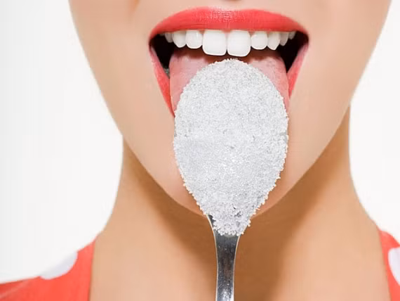 Gây ra cơ chế nghiện đường. Uống 2 lon nước có ga có đường khiến cho nhận thức của con người bị phụ thuộc vào những đồ uống có vịt ngọt, khiến họ thèm đường nhiều hơn, theo Tiến sĩ Hans-Peter Kubis, một nhà sinh lý học tại Đại học Bangor.