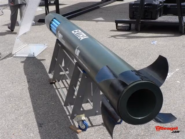 Đạn EXTRA có chiều dài 3,97 m, đường kính 300 mm, trọng lượng phóng 450 kg, mang theo đầu đạn nổ mạnh hoặc đạn chùm nặng 120 kg.