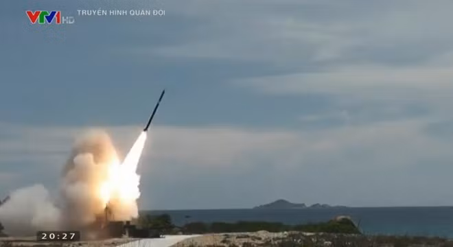 Mặc dù EXTRA vốn được thiết kế để tác chiến trên bộ hơn là tác chiến đối hải. Tuy nhiên, nhờ kết cấu bệ phóng nhỏ gọn, đạn trong thùng container bảo quản lâu dài, khai thác sử dụng và điều khiển hỏa lực tương đối dễ dàng hơn, có thể lắp đặt và ngụy trang trên nhiều đảo có diện tích nhỏ nhất hoặc nhà giàn đáp ứng được yêu cầu phòng thủ và đánh trả hiệu quả các cuộc tấn công của đối phương.