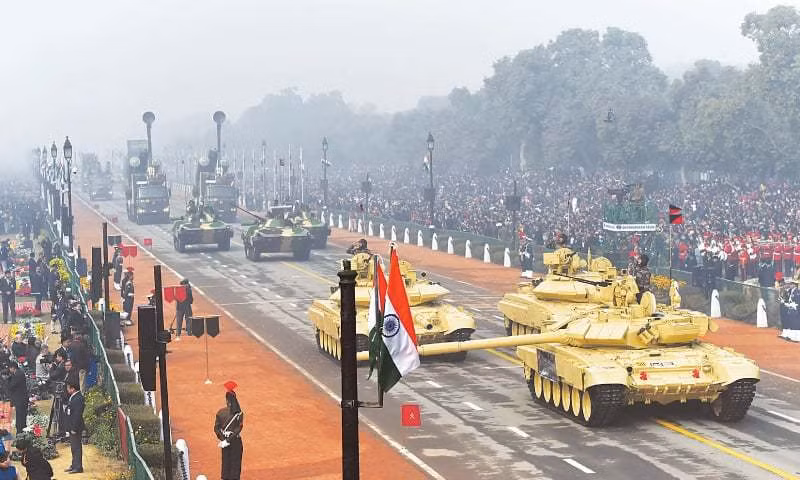 Theo thông cáo của chương trình Make in India tại triển lãm công nghiệp quốc tế "Innoprom" ở Ekaterinburg, Ấn Độ dự định mua một loạt vũ khí tối tân mới từ Nga với số lượng lên tới hàng trăm đơn vị. Đây là thông tin đang gây sốc cho giới quân sự thế giới mà đặc biệt là Trung Quốc trong vài ngày trở lại đây.