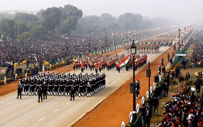 Bởi trong số các loại vũ khí mà Ấn Độ đặt mua bao gồm cả những loại vũ khí “hạn chế xuất khẩu” như máy bay ném bom chiến lược và tàu ngầm hạt nhân tấn công. Đó là những thứ vũ khí thường xếp vào danh mục cấm xuất khẩu, tuy nhiên luôn có ngoại lệ với những đối tác đặc biệt.