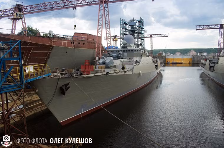 Các tàu Gepard 3.9 của Việt Nam tất nhiên cũng có khả năng tích hợp tên lửa Kalibr, nhưng hiện chúng được trang bị tên lửa Kh-35 Uran-E. Nhưng tương lai, hai chiếc tàu mới đang được đàm phán có thể sẽ sử dụng Kalibr.