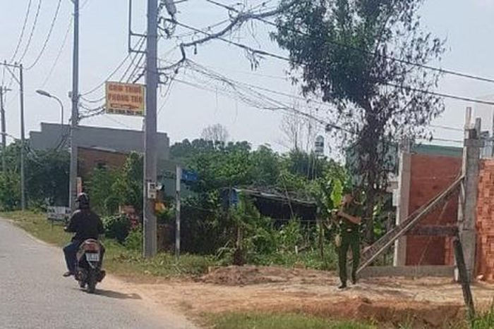  Hai mẹ con tử vong trong căn nhà: Sáng 2/6 người dân sinh sống ở chợ Việt Kiều (xã Tân Thông Hội, huyện Củ Chi, TP HCM) phát hiện 2 người chết tại 1 ngôi nhà ở khu vực này. Công an ghi nhận, người đàn bà hơn 50 tuổi, nằm chết dưới nền nhà, trên cơ thể có dấu vết thương tích gây ra bởi vậy sắc nhọn. Còn người thanh niên chừng 35 tuổi, tử vong trong tư thế treo cổ. (Ảnh minh họa)