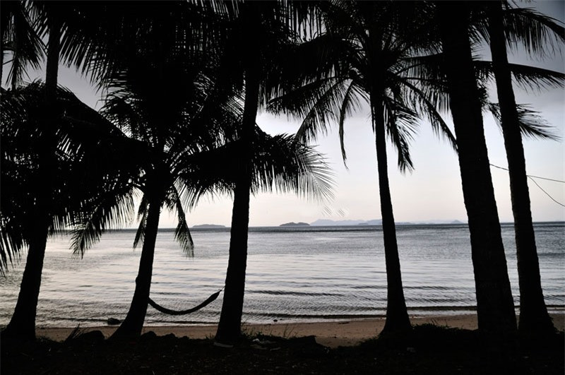 Các đảo nằm gần nhau với độ cao dưới 100m, trong đó hòn Đốc (tức hòn Tre Lớn) là đảo lớn nhất. Tổng diện tích của quần đảo là 1.100 ha, rải ra trên vùng biển rộng 5 km và dài 7 km. Các đảo được cấu tạo chủ yếu từ đá phiến và cát kết Creta. Nước ngọt khá hiếm. Ảnh: Diem Dang Dung. 