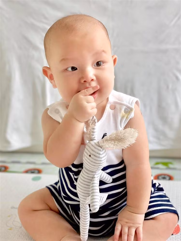 Cac con qua hot, Ho Ngoc Ha phai chiu canh 'that sung'-Hinh-5