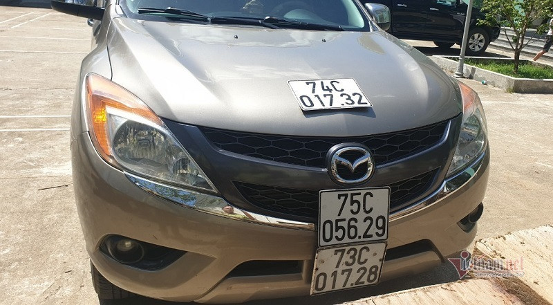 Video: Xe cho go lau gan bien gia chay tron nhu phim hanh dong khi bi truy duoi