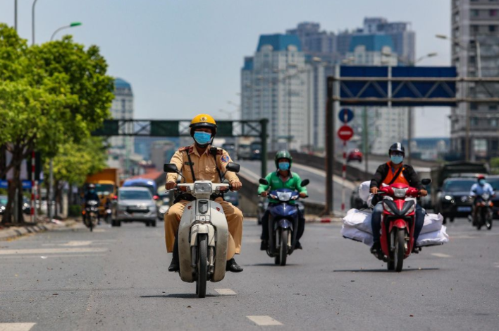 Sau khi giao ca, tôi lên xe trở về đơn vị. Tôi luôn sẵn sàng nhận những nhiệm vụ tương tự những ngày tiếp theo. Trong tôi luôn tâm đắc một câu hát: “Ai cũng chọn việc nhẹ nhàng, gian khổ biết dành phần ai”.