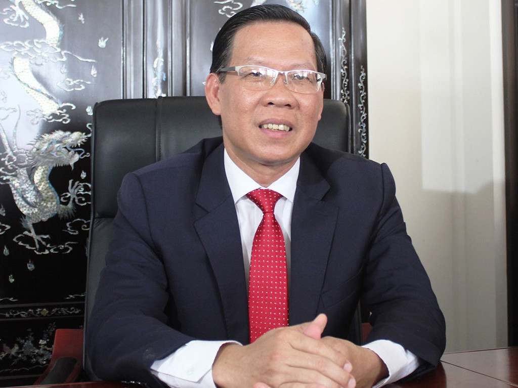 Ông Phan Văn Mãi năm nay 48 tuổi, quê huyện Giồng Trôm, Bến Tre, có trình độ lý luận chính trị cao cấp, cử nhân tiếng Anh, cử nhân kinh tế; thạc sĩ quản lý kinh tế.