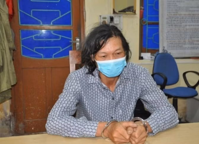  Dùng đinh ba đâm Phó Công an huyện: Phạm Văn Việt (SN 1980, ở xã Hà Kỳ, huyện Tứ Kỳ, tỉnh Hải Dương) đã tấn công 3 người cùng xã, đe dọa người dân tập trung đi bầu cử. Khi Công an đến triệu tập lên làm việc, Việt đã dùng dao, đinh ba, tuýp sắt, phóng lợn tấn công khiến Phó Trưởng Công an huyện bị thương. Ngày 1/6, Việt bị Công an huyện Tứ Kỳ khởi tố, bắt tạm giam.