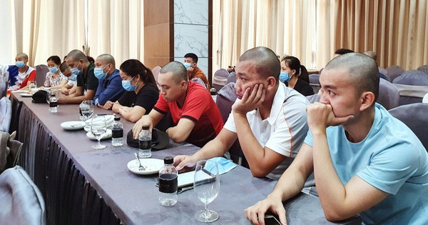 Ngày 8/8/2020, mạng xã hội chia sẻ một số hình ảnh nhóm nam bác sĩ TP Hải Phòng cạo trọc tóc trước khi vào hỗ trợ các bệnh viện tại Đà Nẵng. bác sĩ Nguyễn Tiến Dũng, trưởng đoàn y bác sĩ TP Hải Phòng cho biết hầu hết các bác sĩ và điều dưỡng nam trong đoàn đều đã cạo trọc tóc, trong khi đó các y bác sĩ nữ thì chọn cách cắt gọn mái tóc dài. 