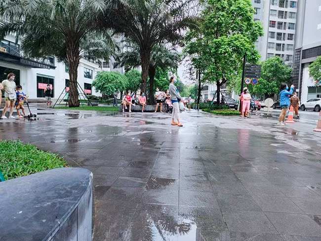 Cũng theo người dân cho biết, trước khi xảy ra vụ việc này thì người phụ nữ có để lại lá thư tuyệt mệnh.