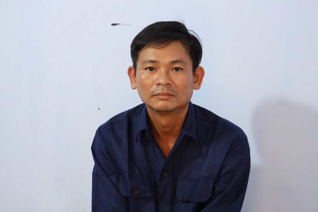  Dùng ảnh 'nóng', clip nhạy cảm tống tiền người tình: Sau khi xảy ra mâu thuẫn, Lê Văn Phúc (43 tuổi, trú xã Trường Đông, thị xã Hòa Thành, tỉnh Tây Ninh) nhiều lần dùng các ảnh 'nóng', clip nhạy cảm để tống tiền người tình nhằm mục đích tống tiền, chiếm đoạt 200 triệu đồng. Ngày 31/3, tại một quán cà phê thuộc phường Hiệp Tân, Công an thị xã Hòa Thành bắt quả tang Phúc đang có hành vi chiếm đoạt tài sản của người phụ nữ này.