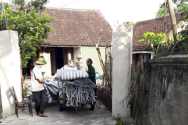 Cu ba 87 tuoi cung con trai tu vong bat thuong ben canh gieng nuoc