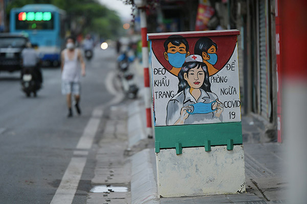 Nổi bật trong đó là hình ảnh của các y bác sĩ - những chiến sĩ nơi tuyến đầu chống dịch được thể hiện sinh động. 