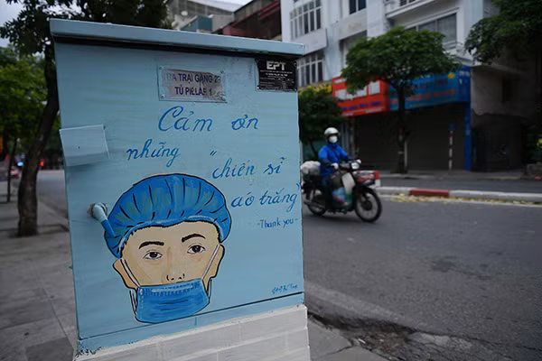 Những lời cảm ơn đến những chiến sĩ áo trắng đang ngày đêm chiến đấu chống lại bệnh dịch được khắc họa một cách tỉ mỉ, sinh động. 