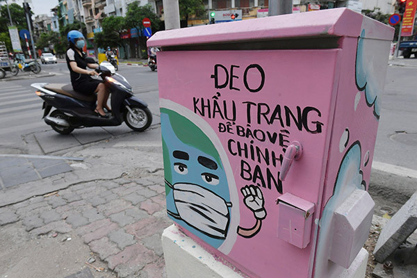 Bot dien o Ha Noi truyen di thong diep phong chong COVID-19-Hinh-2