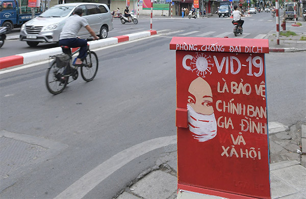 Được biết, đây là công trình do Hội cựu chiến binh quận thực hiện. Các bốt điện được trang trí sẽ giúp tránh việc bị dán các tờ rơi gây mất mỹ quan đô thị vừa tuyên truyền một cách hấp dẫn, dễ hiểu đến người dân về các khuyến cáo phòng chống dịch. 