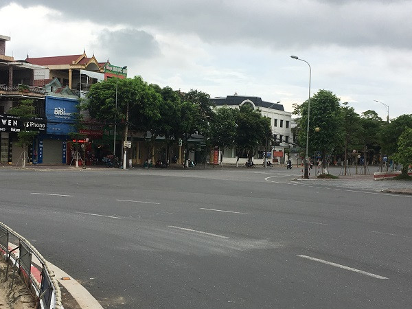 Vị này cho biết thêm: "Nếu không có nhu cầu cấp bách thì không được vào TP và các phương tiện từ nơi khác muốn đi qua buộc phải di chuyển theo hướng đường tránh Bắc - Nam". (Ảnh: ANTT)