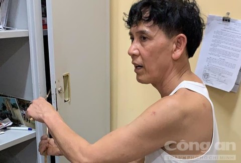  Đột nhập ủy ban xã trộm gần 50 triệu, bỏ lại quần tại hiện trường: Ngày 14/6/2020, Đỗ Văn Thắng (tên gọi khác là Đỗ Văn Hợp - SN 1963, trú Thạch Thất, Hà Nội) đã đột nhập vào UBND xã Phúc Hòa phá song sắt cửa sổ, cạy khóa 2 tủ đựng tài liệu, trộm cắp tài sản khoảng 44 triệu đồng. Sau khi trộm tài sản, Thắng chui ra ngoài cởi bỏ găng tay và quần dài vứt ở phía sau nhà trụ sở UBND xã. Chỉ chưa đầy 1 ngày xảy ra vụ trộm Thắng bị bắt giữ.