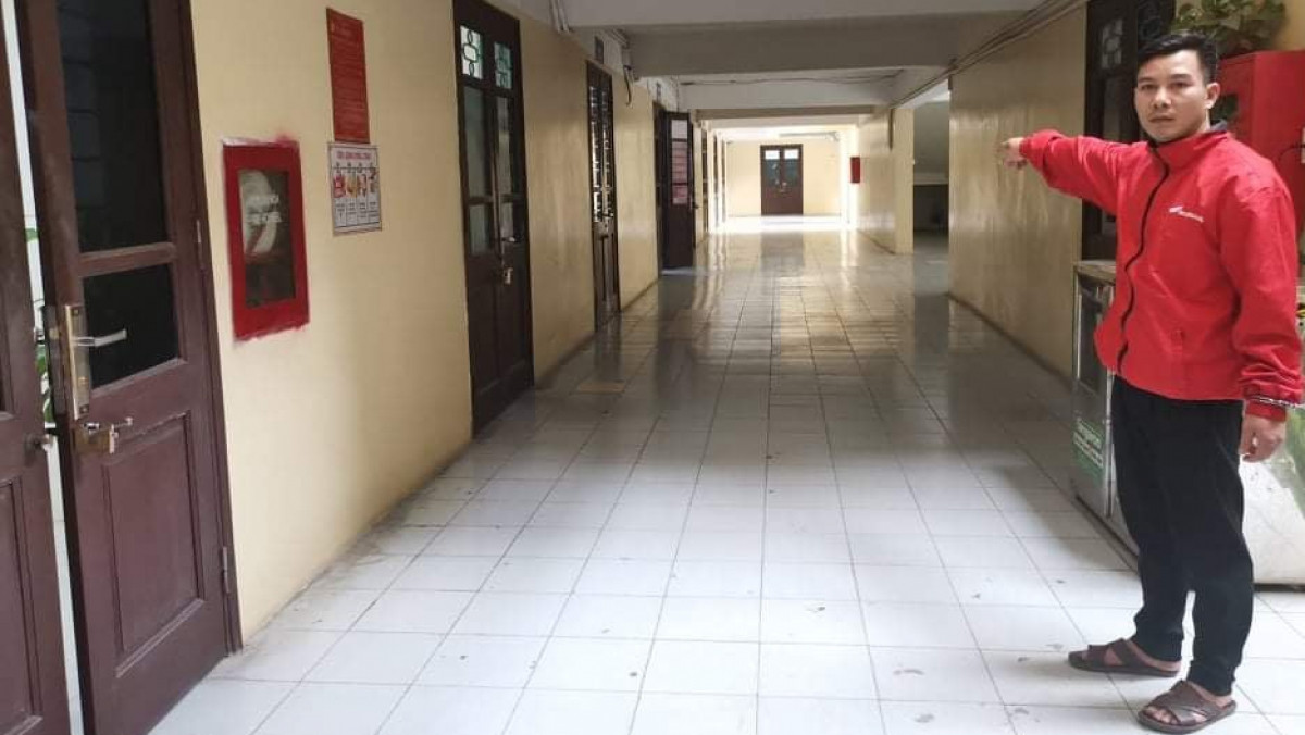  Đột nhập 12 phòng của UBND huyện Phúc Thọ: Rạng sáng 30/10/2020, lợi dụng đêm tối, trời mưa, Hoàng Trịnh Anh (SN 1982, trú tại TP.Phúc Yên, Vĩnh Phúc) đã đột nhập vào trụ sở Huyện ủy, UBND huyện Phúc Thọ để trộm cắp tài sản. Chỉ 4 ngày sau đó, Trịnh Anh bị Công an bắt giữ. Trịnh Anh khai nhận đã leo qua hàng rào bảo vệ của trụ sở cắt khóa cửa ngách tầng 1, cạy cửa, đột nhập 12 phòng của trụ sở huyện trộm cắp tài sản tổng giá trị trên 140 triệu đồng. Có tiền, Hoàng Trịnh Anh lại lao vào "cày game" và tiêu xài cá nhân.