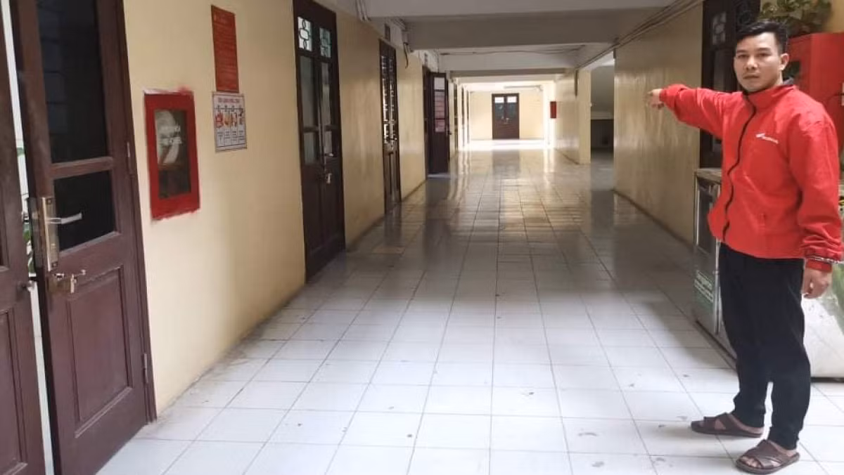  Đột nhập 12 phòng của UBND huyện Phúc Thọ: Rạng sáng 30/10/2020, lợi dụng đêm tối, trời mưa, Hoàng Trịnh Anh (SN 1982, trú tại TP.Phúc Yên, Vĩnh Phúc) đã đột nhập vào trụ sở Huyện ủy, UBND huyện Phúc Thọ để trộm cắp tài sản. Chỉ 4 ngày sau đó, Trịnh Anh bị Công an bắt giữ. Trịnh Anh khai nhận đã leo qua hàng rào bảo vệ của trụ sở cắt khóa cửa ngách tầng 1, cạy cửa, đột nhập 12 phòng của trụ sở huyện trộm cắp tài sản tổng giá trị trên 140 triệu đồng. Có tiền, Hoàng Trịnh Anh lại lao vào "cày game" và tiêu xài cá nhân.