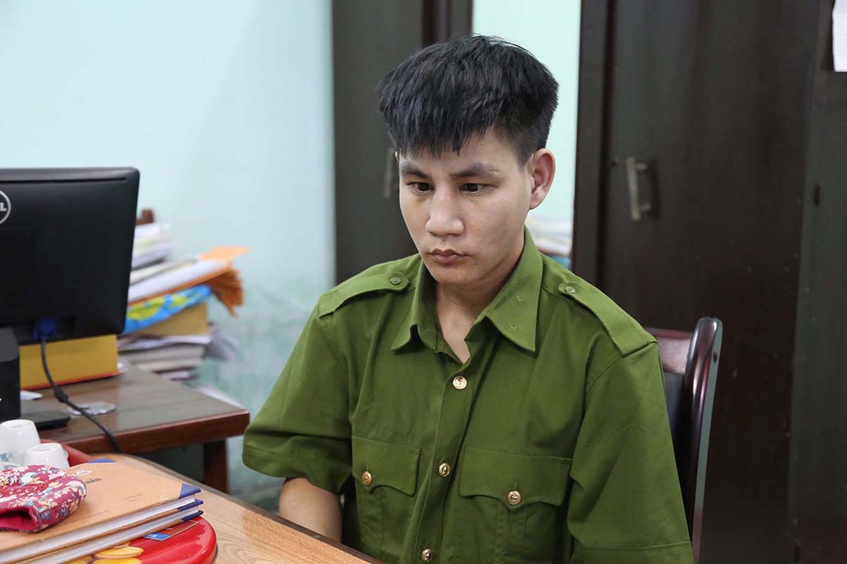  Giả dạng đột nhập vào trụ sở công an để trộm tài sản: Ngày 25/7/2019, Trần Quang Huy ( ngụ huyện Quế Sơn, tỉnh Quảng Nam) mặc quân phục công an, đeo quân hàm, bảng tên đi vào trụ sở công an TP Đà Nẵng với mục đích ăn trộm tài sản. Đối tượng cầm cặp da và bộ hồ sơ đi lên tầng 4 để quan sát và thám thính. Tuy nhiên, một cán bộ thấy Huy có nhiều dấu hiệu khả nghi nên đã hỏi và giữ lại. Bằng các biện pháp nghiệp vụ Huy đã lộ bộ mặt thật của mình và bị bắt giữ. 