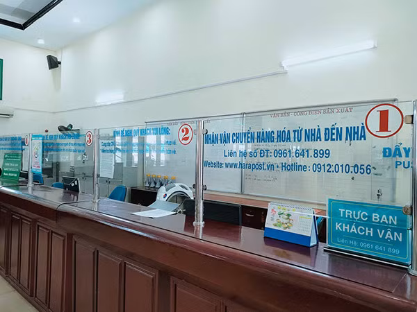 Do tình hình dịch bệnh nhân viên bán vé được nhà ga cho nghỉ tạm thời.