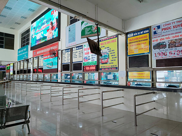 Dich COVID-19: Ben xe, ga tau o Ha Noi vang nhu “chua Ba Danh”-Hinh-2