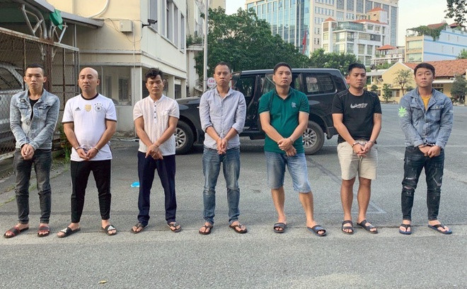  Đề nghị truy tố 16 bị can trong vụ cướp Bitcoin trị giá 35 tỷ đồng: Ngày 5/6, Bộ Công an đã hoàn tất điều tra, đề nghị VKSND Tối cao truy tố Hồ Ngọc Tài (31 tuổi), Trần Ngọc Hoàng (37 tuổi, cùng quê Đà Nẵng) và 14 bị can khác về tội Cướp tài sản. Đây là những người liên quan vụ cướp tiền mã hóa Bitcoin tương đương 35 tỷ đồng, xảy ra trên cao tốc TP.HCM - Long Thành - Dầu Giây vào tháng 5/2020. Trong số 16 bị can, Nguyễn Quốc Dũng và Nguyễn Anh Tuấn là các cựu cán bộ của Công an TP.HCM. 