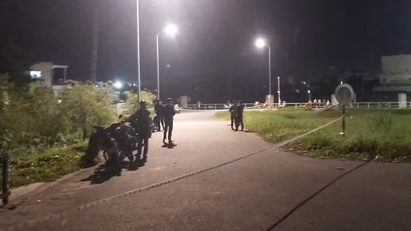  Bị bạn nhậu đánh vào mặt tử vong: Mâu thuẫn, xô xát khi ngà say, ông V.M.T (trú TP Tân An, tỉnh Long An) bị N. dùng tay đánh vào mặt và ngã ngửa xuống đất. Thấy ông T. nằm bất động, mọi người kiểm tra thì phát hiện đã tử vong. Ngày 5/6, Công an Long an cho biết, đang tạm giữ N. để điều tra.