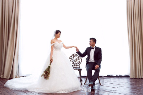 Ngọc Anh cũng thường phải lưu diễn xa nên càng thấu hiểu công việc của chồng sắp cưới.