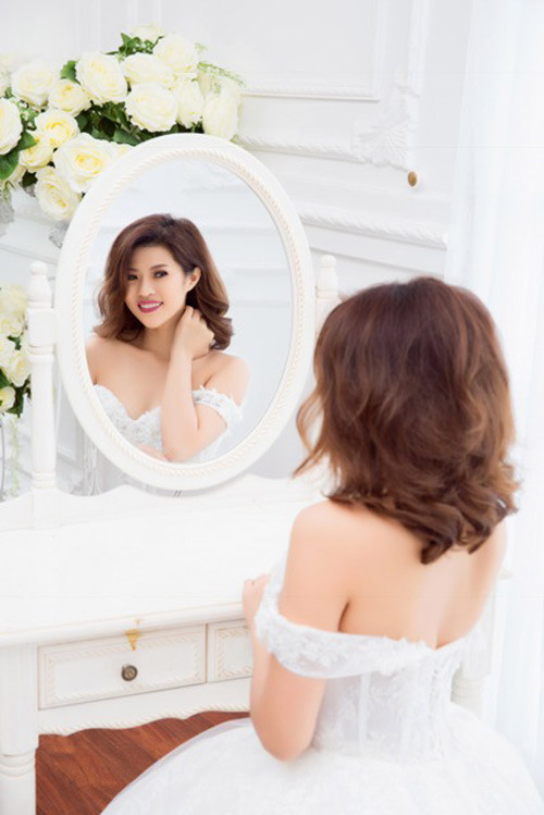 Cô dâu bật mí, hôn lễ sẽ được tổ chức vào ngày 30/11 tại một nhà hàng TP HCM với gần 400 khách mời.