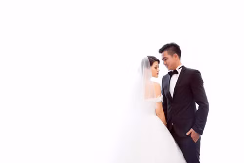 "Hiện giờ, mình đã ít chạy show hơn, chỉ biểu diễn những show lớn và ở nước ngoài. Thời gian còn lại mình tập trung cho kinh doanh và chăm sóc gia đình", Ngọc Anh chia sẻ.