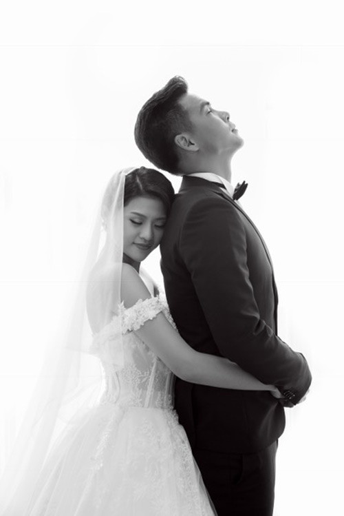 Nguyễn Việt Thắng (sinh năm 1981) là cựu cầu thủ bóng đá Việt Nam từng thi đấu cho đội tuyển Việt Nam và nhiều câu lạc bộ khác tại Việt Nam ở vị trí tiền đạo. Tháng 11/014, anh tuyên bố giã từ sự nghiệp sân cỏ sau 17 năm gắn bó.