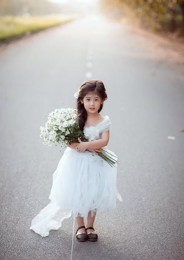 Bé Phương Thảo và những bức hình giống hệt "phiên bản thật".