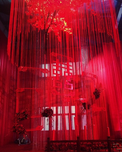 Chữ Hỷ được sơn son thiếp vàng.