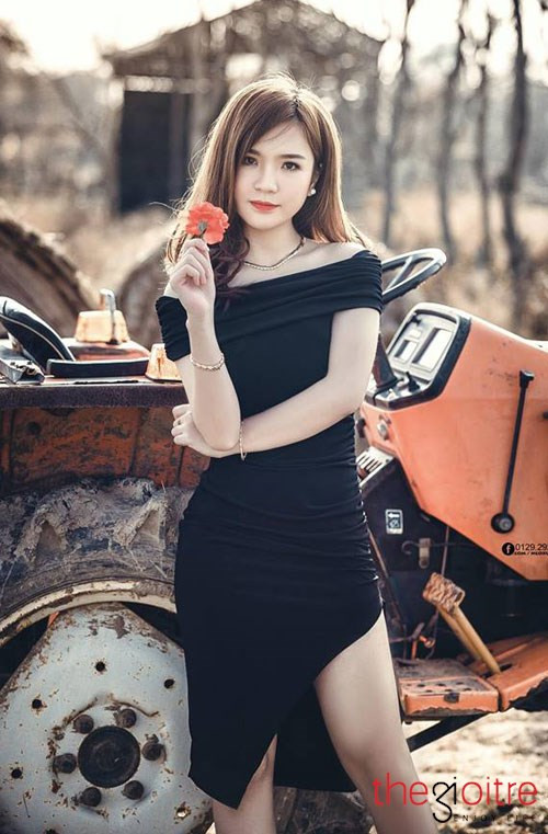 "Được nhiều người dõi theo mình cảm thấy rất vui và hạnh phúc. Nhưng đôi lúc cũng có gặp phiền toái trong việc tài khoản Facebook bị kẻ gian hack", 9X Thùy Dương cho hay.