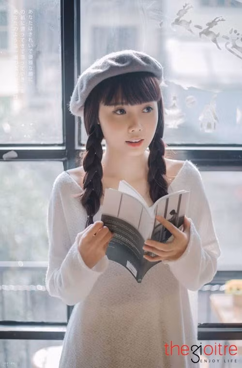 Sở hữu vẻ ngoài xinh đẹp cùng chiều cao 1m62, Bích Ngọc có rất nhiều lợi thế trong việc môi trường nghệ thuật.